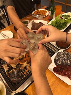 ミャンマー 会食